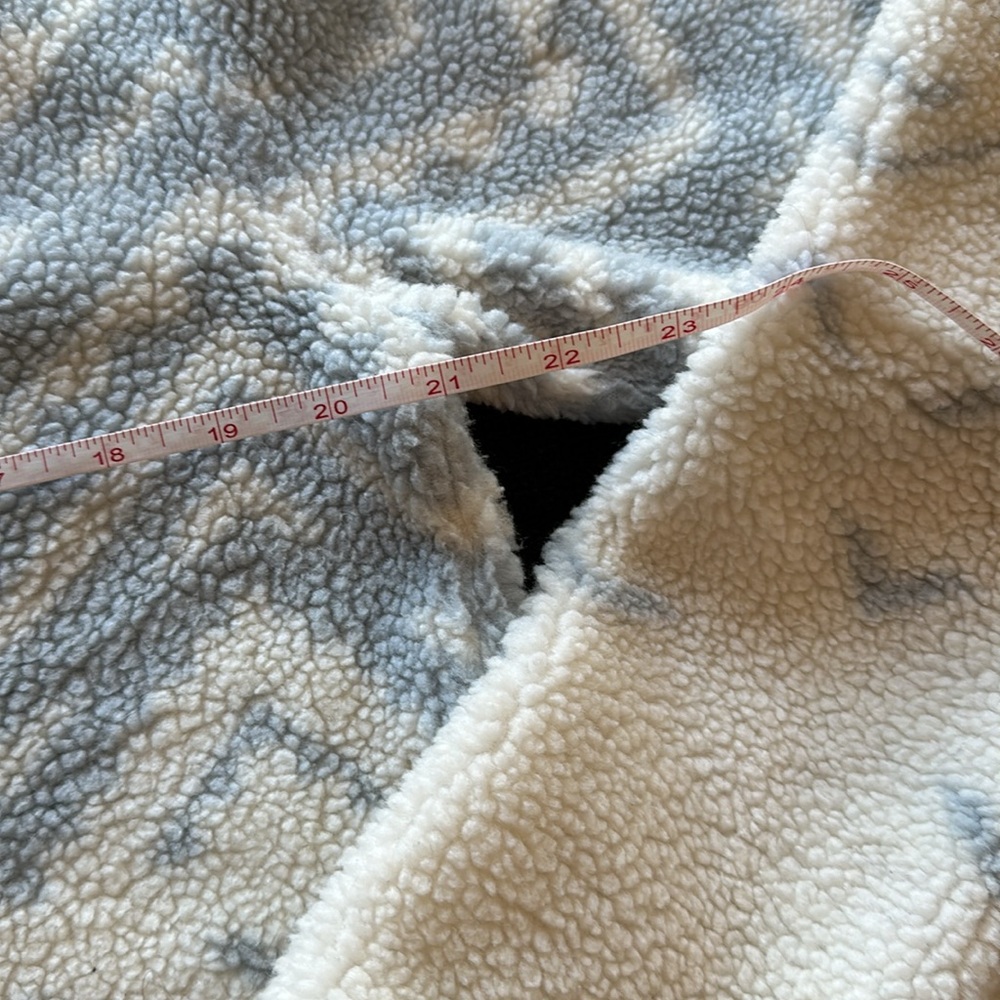 Victoria Secret “Pink” Sweater! - Picture 5 of 8